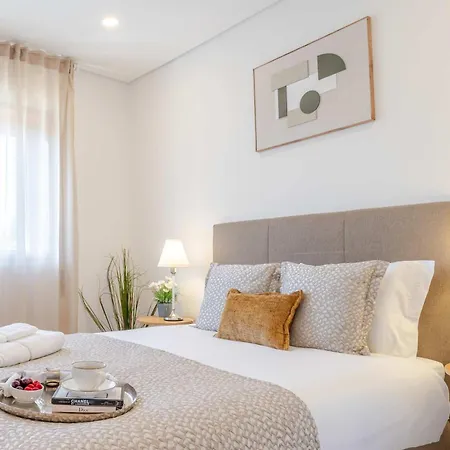 Bright & Spacious Flat With Balcony By Hostwise *