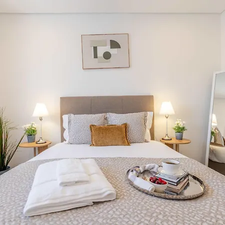 Bright & Spacious Flat With Balcony By Hostwise 아파트 사오마메데데인페스타