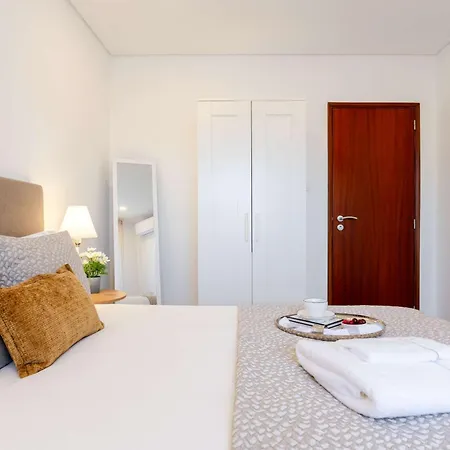 Bright & Spacious Flat With Balcony By Hostwise *