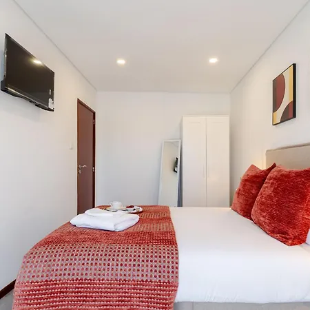 Bright & Spacious Flat With Balcony By Hostwise