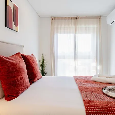 Bright & Spacious Flat With Balcony By Hostwise São Mamede de Infesta