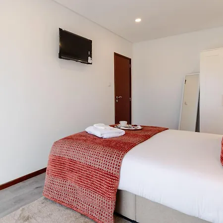 Bright & Spacious Flat With Balcony By Hostwise アパート
