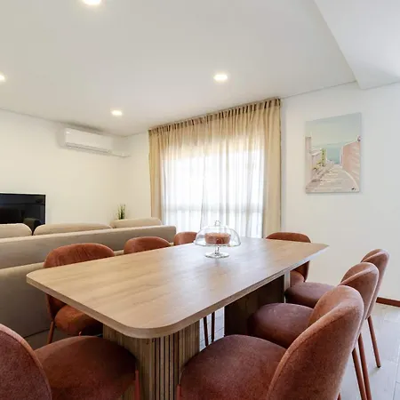 Bright & Spacious Flat With Balcony By Hostwise * 사오마메데데인페스타