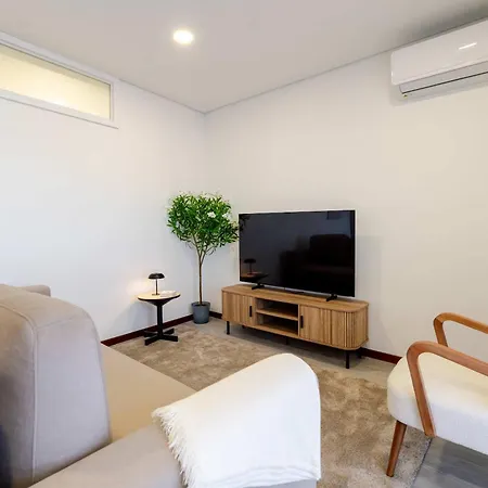 아파트 Bright & Spacious Flat With Balcony By Hostwise 사오마메데데인페스타