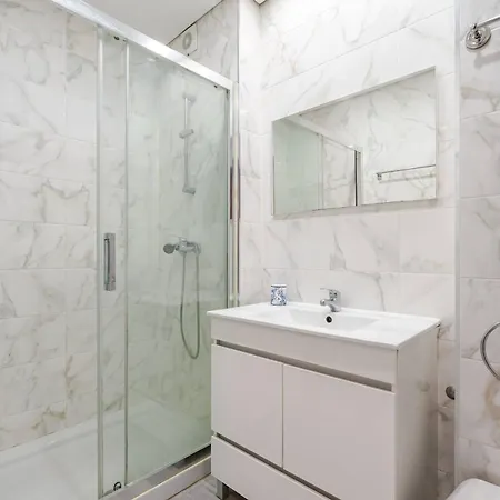 アパート Bright & Spacious Flat With Balcony By Hostwise *
