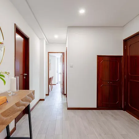Bright & Spacious Flat With Balcony By Hostwise アパート *