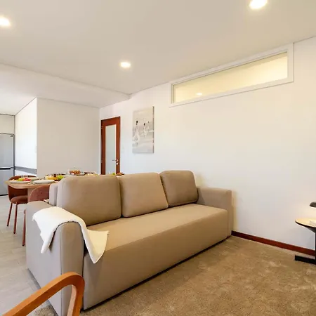 Bright & Spacious Flat With Balcony By Hostwise São Mamede de Infesta