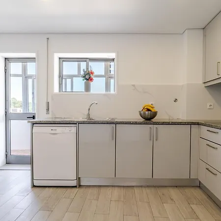 Bright & Spacious Flat With Balcony By Hostwise * São Mamede de Infesta