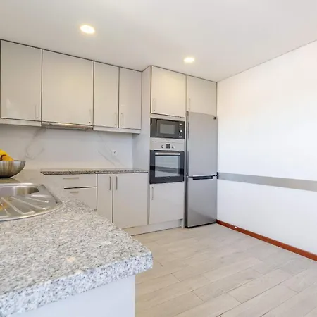 Bright & Spacious Flat With Balcony By Hostwise アパート *