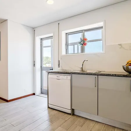 Bright & Spacious Flat With Balcony By Hostwise