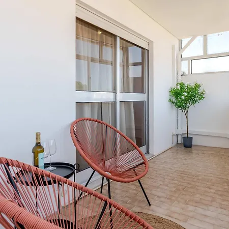 Bright & Spacious Flat With Balcony By Hostwise