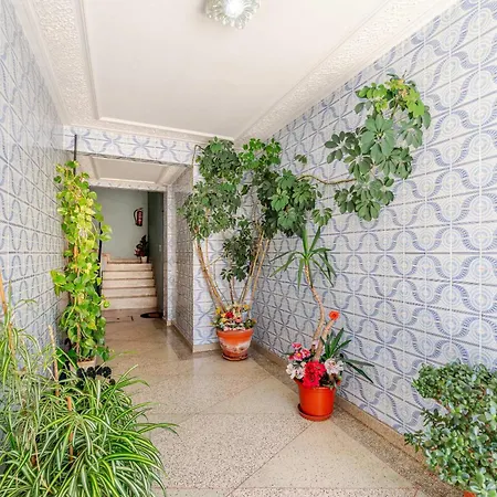Bright & Spacious Flat With Balcony By Hostwise 아파트